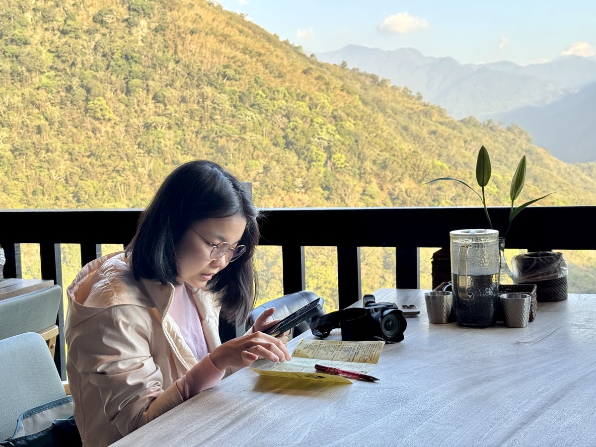 游芭絲鄒宴餐廳半開放式用餐區與壯麗山景